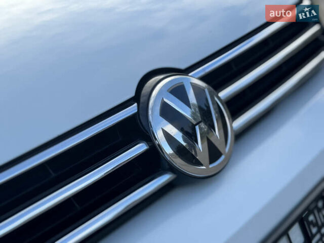Белый Фольксваген Туран, объемом двигателя 1.97 л и пробегом 199 тыс. км за 15800 $, фото 18 на Automoto.ua