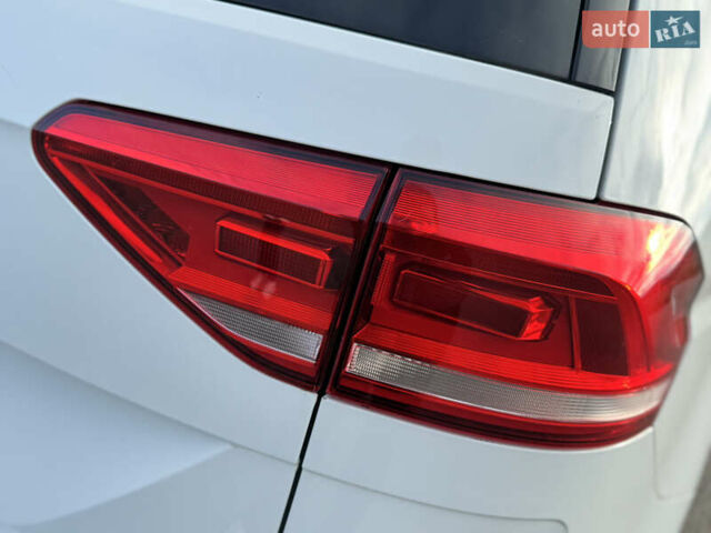 Белый Фольксваген Туран, объемом двигателя 1.97 л и пробегом 199 тыс. км за 15800 $, фото 32 на Automoto.ua