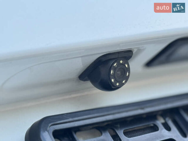 Белый Фольксваген Туран, объемом двигателя 1.97 л и пробегом 199 тыс. км за 15800 $, фото 31 на Automoto.ua