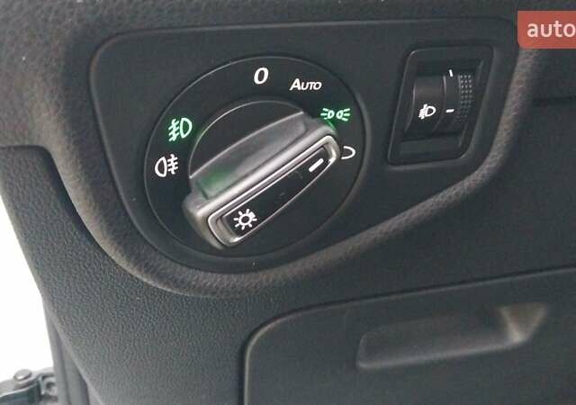 Белый Фольксваген Туран, объемом двигателя 1.97 л и пробегом 313 тыс. км за 13999 $, фото 28 на Automoto.ua