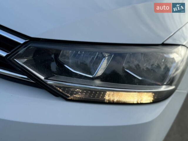 Белый Фольксваген Туран, объемом двигателя 1.97 л и пробегом 199 тыс. км за 15800 $, фото 19 на Automoto.ua