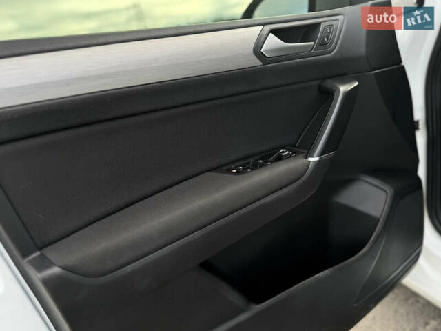 Белый Фольксваген Туран, объемом двигателя 1.97 л и пробегом 199 тыс. км за 15800 $, фото 34 на Automoto.ua