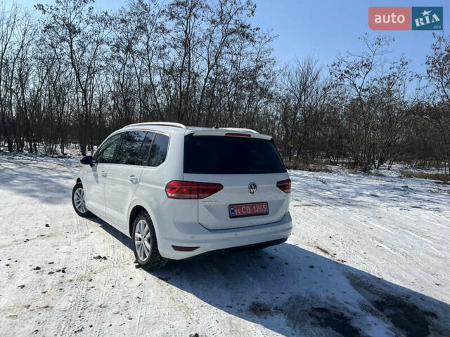 Білий Фольксваген Туран, об'ємом двигуна 1.6 л та пробігом 217 тис. км за 15500 $, фото 4 на Automoto.ua