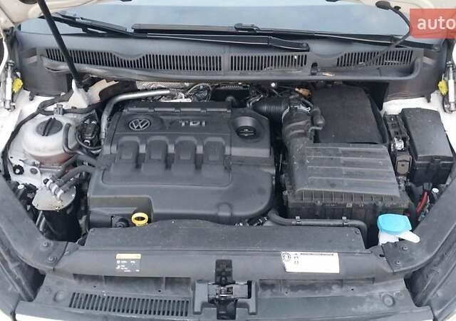 Белый Фольксваген Туран, объемом двигателя 1.97 л и пробегом 313 тыс. км за 13999 $, фото 46 на Automoto.ua