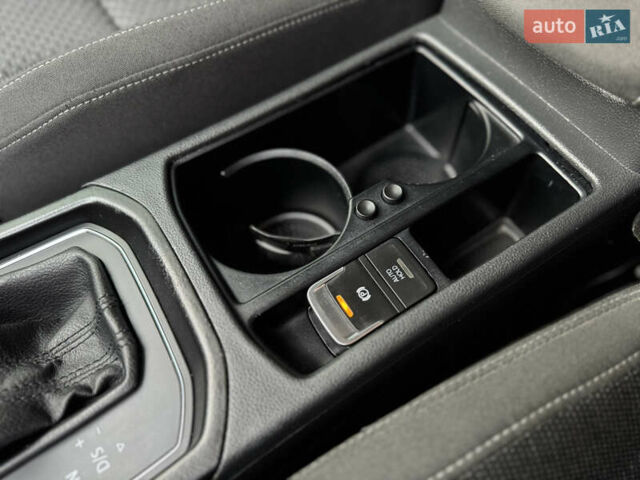 Белый Фольксваген Туран, объемом двигателя 1.97 л и пробегом 199 тыс. км за 15800 $, фото 48 на Automoto.ua