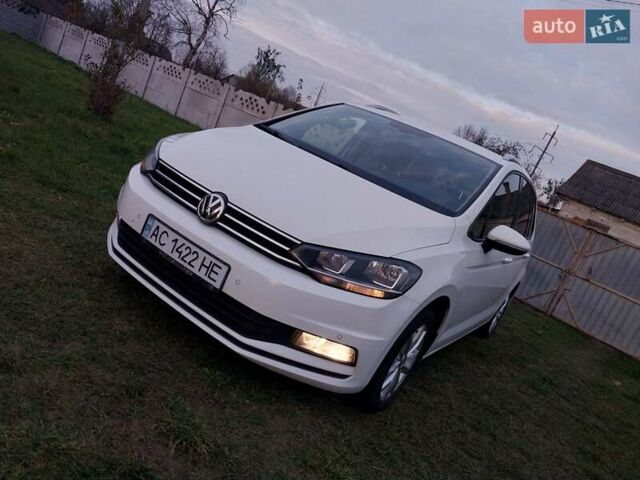 Белый Фольксваген Туран, объемом двигателя 1.97 л и пробегом 313 тыс. км за 13499 $, фото 4 на Automoto.ua