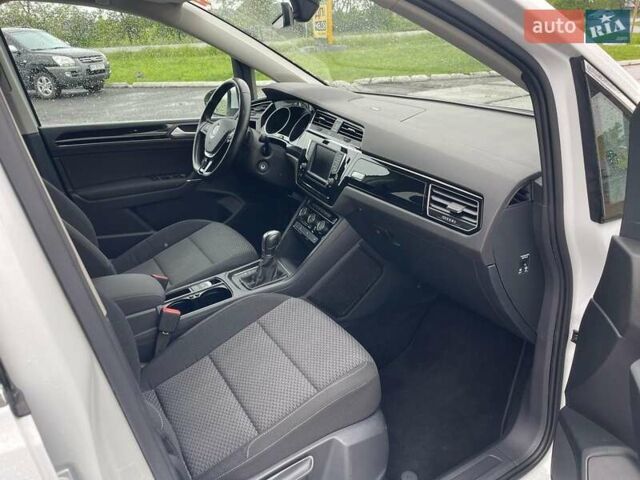 Белый Фольксваген Туран, объемом двигателя 1.4 л и пробегом 159 тыс. км за 15700 $, фото 27 на Automoto.ua