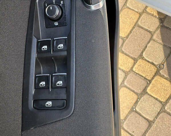 Білий Фольксваген Туран, об'ємом двигуна 2 л та пробігом 265 тис. км за 14700 $, фото 21 на Automoto.ua