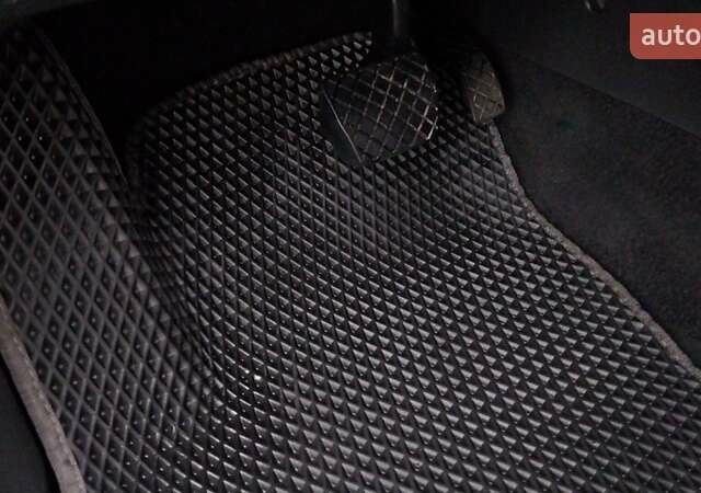 Белый Фольксваген Туран, объемом двигателя 1.97 л и пробегом 313 тыс. км за 13999 $, фото 53 на Automoto.ua