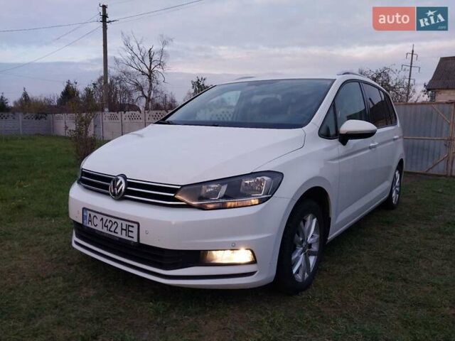 Белый Фольксваген Туран, объемом двигателя 1.97 л и пробегом 313 тыс. км за 13499 $, фото 2 на Automoto.ua