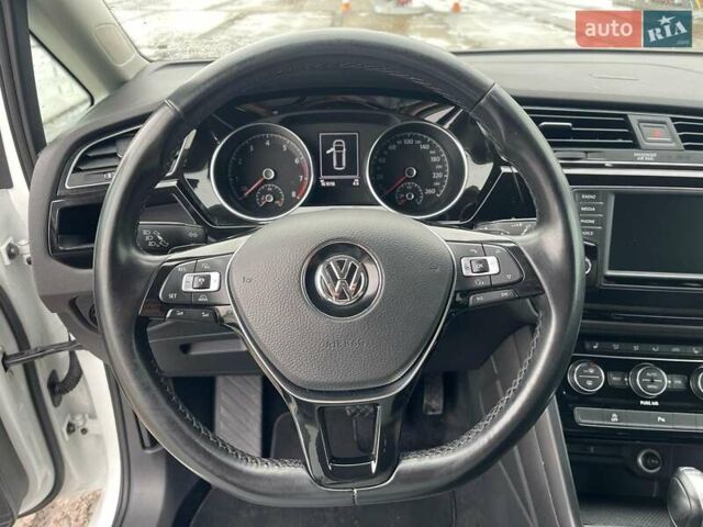 Белый Фольксваген Туран, объемом двигателя 1.4 л и пробегом 159 тыс. км за 15700 $, фото 17 на Automoto.ua
