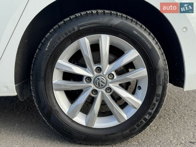 Білий Фольксваген Туран, об'ємом двигуна 2 л та пробігом 206 тис. км за 15300 $, фото 2 на Automoto.ua