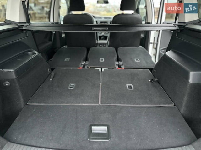 Белый Фольксваген Туран, объемом двигателя 1.6 л и пробегом 252 тыс. км за 14000 $, фото 57 на Automoto.ua