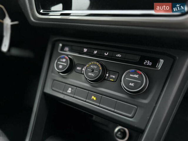 Белый Фольксваген Туран, объемом двигателя 1.6 л и пробегом 252 тыс. км за 14000 $, фото 45 на Automoto.ua