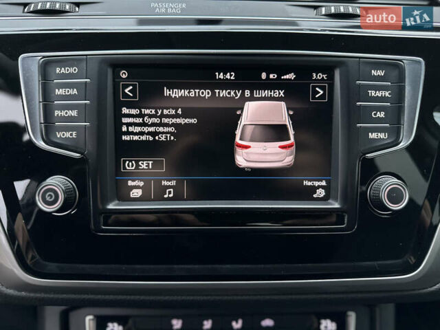 Белый Фольксваген Туран, объемом двигателя 1.6 л и пробегом 252 тыс. км за 14000 $, фото 70 на Automoto.ua