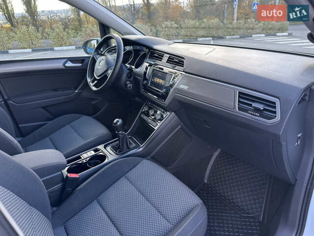 Белый Фольксваген Туран, объемом двигателя 1.6 л и пробегом 189 тыс. км за 15999 $, фото 40 на Automoto.ua