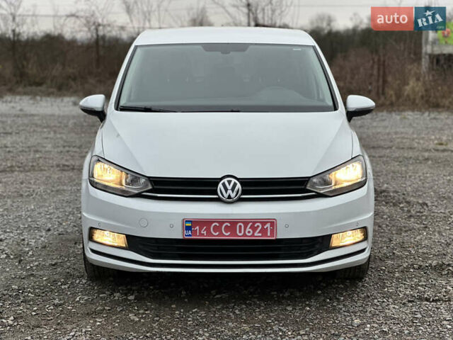 Белый Фольксваген Туран, объемом двигателя 1.6 л и пробегом 252 тыс. км за 14000 $, фото 1 на Automoto.ua