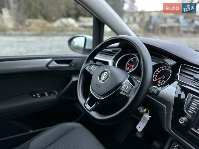 Белый Фольксваген Туран, объемом двигателя 1.6 л и пробегом 252 тыс. км за 14000 $, фото 79 на Automoto.ua