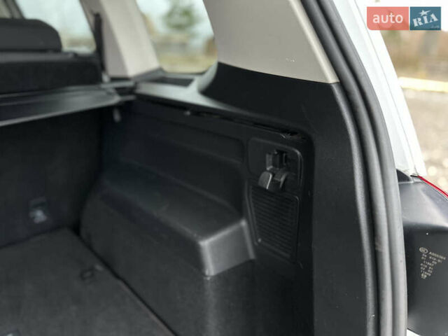 Белый Фольксваген Туран, объемом двигателя 1.6 л и пробегом 252 тыс. км за 14000 $, фото 65 на Automoto.ua