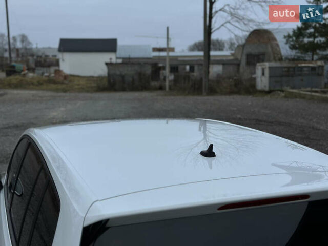 Белый Фольксваген Туран, объемом двигателя 1.6 л и пробегом 252 тыс. км за 14000 $, фото 21 на Automoto.ua