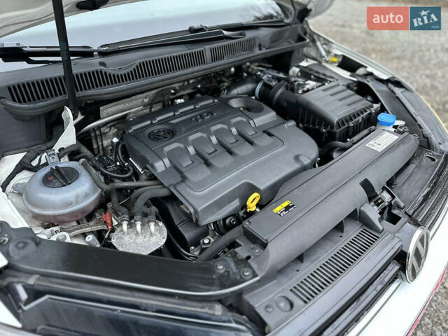 Белый Фольксваген Туран, объемом двигателя 1.6 л и пробегом 252 тыс. км за 14000 $, фото 75 на Automoto.ua