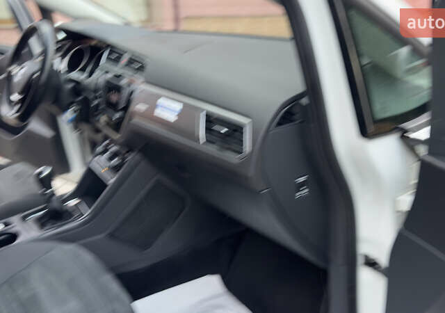 Белый Фольксваген Туран, объемом двигателя 1.97 л и пробегом 232 тыс. км за 16600 $, фото 57 на Automoto.ua