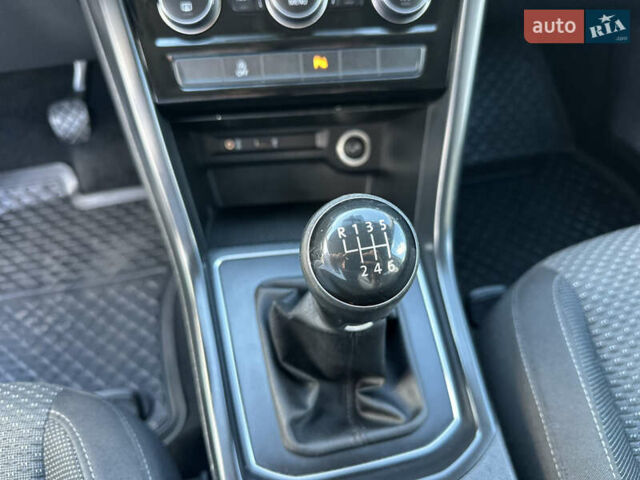 Фольксваген Туран 2017 у Хмельницькому на Automoto.ua Білий Фольксваген Туран, об'ємом двигуна 1.6 л та пробігом 189 тис. км за 15550 $, фото 38 на Automoto.ua