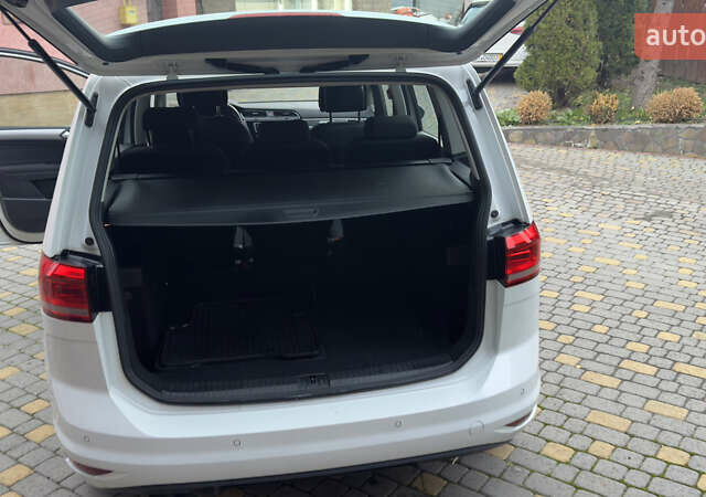 Белый Фольксваген Туран, объемом двигателя 1.97 л и пробегом 232 тыс. км за 16600 $, фото 24 на Automoto.ua