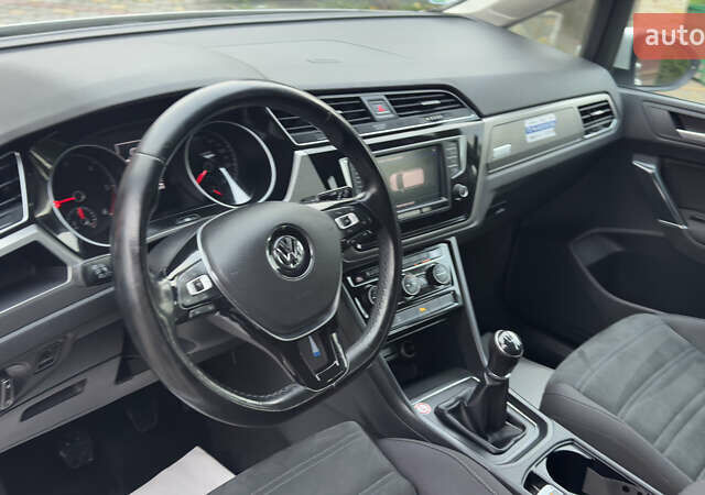 Белый Фольксваген Туран, объемом двигателя 1.97 л и пробегом 232 тыс. км за 16600 $, фото 30 на Automoto.ua