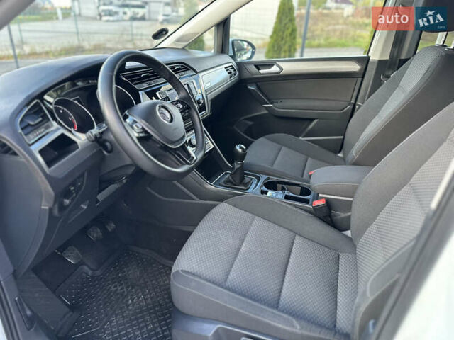 Белый Фольксваген Туран, объемом двигателя 1.6 л и пробегом 189 тыс. км за 15999 $, фото 26 на Automoto.ua