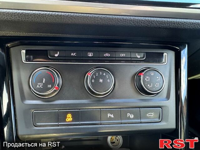 Білий Фольксваген Туран, об'ємом двигуна 2 л та пробігом 187 тис. км за 15500 $, фото 7 на Automoto.ua