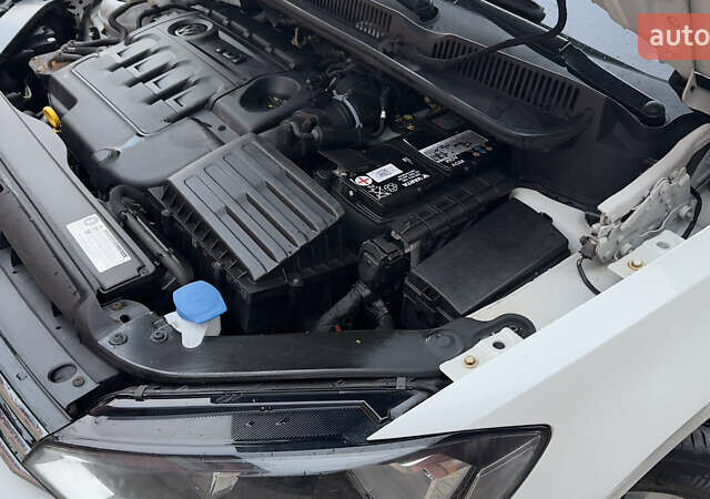 Белый Фольксваген Туран, объемом двигателя 1.97 л и пробегом 232 тыс. км за 16600 $, фото 19 на Automoto.ua