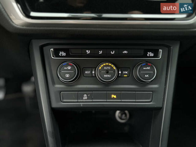 Белый Фольксваген Туран, объемом двигателя 1.6 л и пробегом 252 тыс. км за 14000 $, фото 34 на Automoto.ua