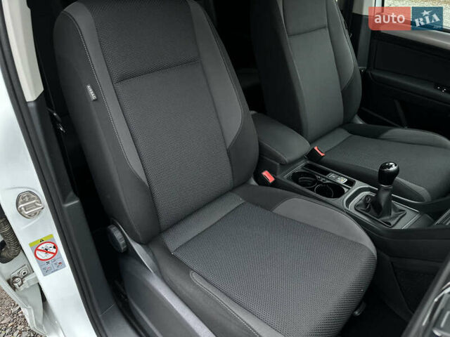 Белый Фольксваген Туран, объемом двигателя 1.6 л и пробегом 252 тыс. км за 14000 $, фото 50 на Automoto.ua