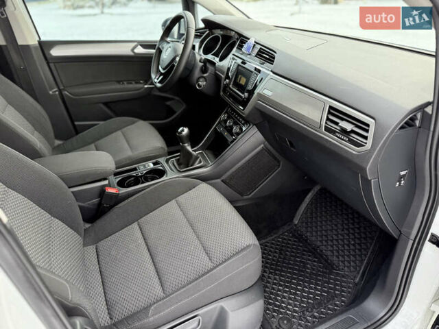 Білий Фольксваген Туран, об'ємом двигуна 1.6 л та пробігом 194 тис. км за 16400 $, фото 27 на Automoto.ua