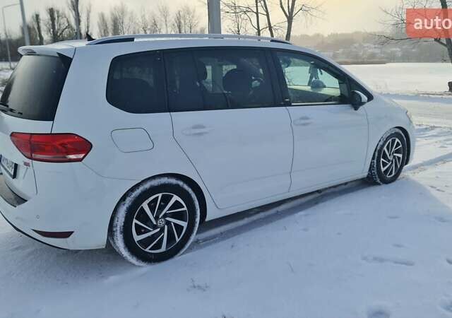 Білий Фольксваген Туран, об'ємом двигуна 1.6 л та пробігом 242 тис. км за 17000 $, фото 6 на Automoto.ua