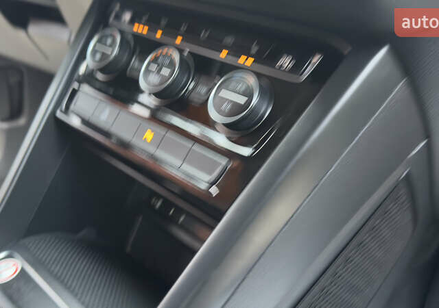 Белый Фольксваген Туран, объемом двигателя 1.97 л и пробегом 232 тыс. км за 16600 $, фото 64 на Automoto.ua