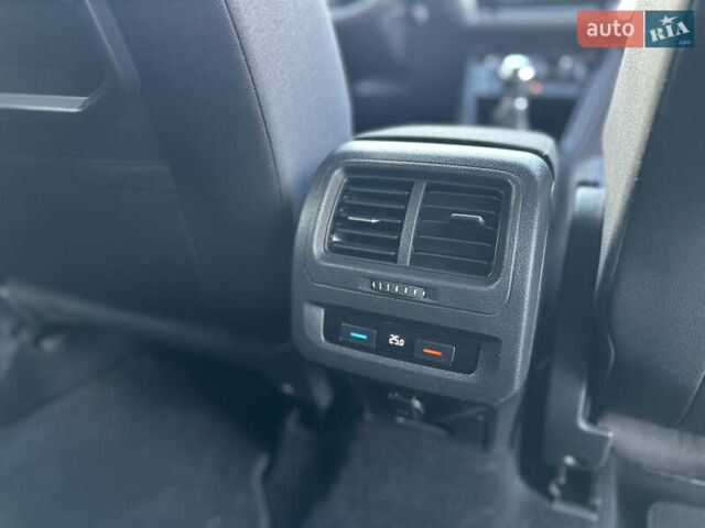 Белый Фольксваген Туран, объемом двигателя 1.6 л и пробегом 189 тыс. км за 15999 $, фото 41 на Automoto.ua