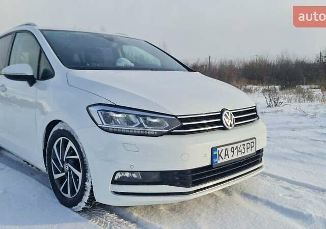Білий Фольксваген Туран, об'ємом двигуна 1.6 л та пробігом 242 тис. км за 17000 $, фото 2 на Automoto.ua