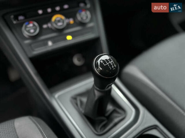 Белый Фольксваген Туран, объемом двигателя 1.6 л и пробегом 252 тыс. км за 14000 $, фото 39 на Automoto.ua