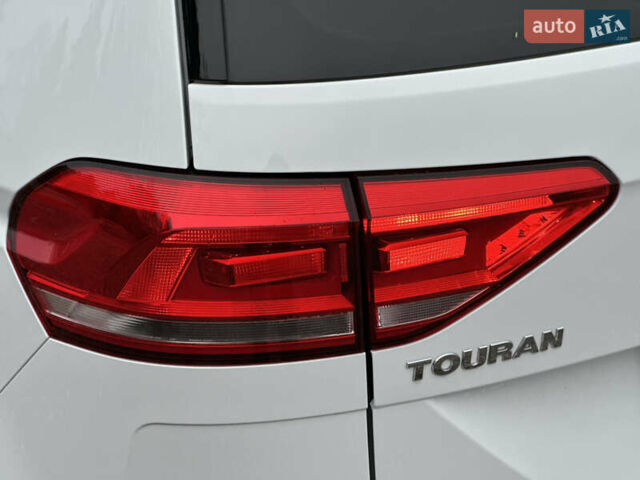 Белый Фольксваген Туран, объемом двигателя 1.6 л и пробегом 252 тыс. км за 14000 $, фото 8 на Automoto.ua