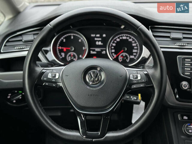 Белый Фольксваген Туран, объемом двигателя 1.6 л и пробегом 252 тыс. км за 14000 $, фото 29 на Automoto.ua