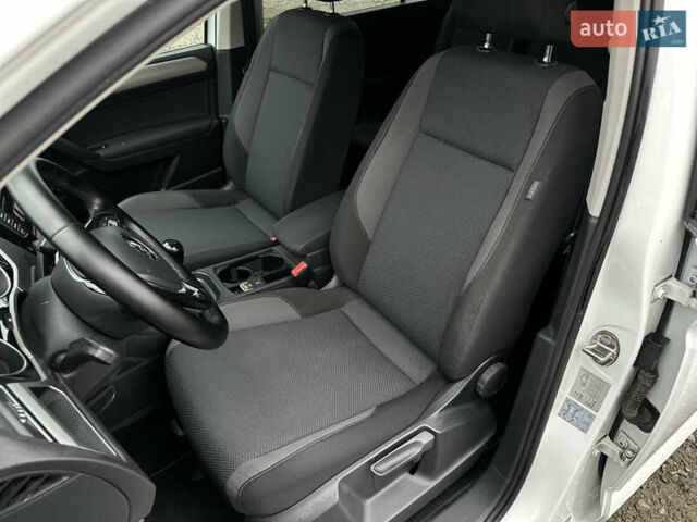 Белый Фольксваген Туран, объемом двигателя 1.6 л и пробегом 252 тыс. км за 14000 $, фото 25 на Automoto.ua