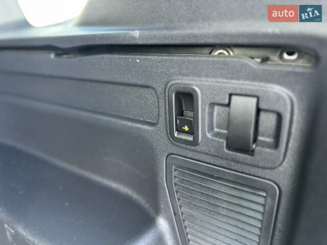 Белый Фольксваген Туран, объемом двигателя 1.6 л и пробегом 189 тыс. км за 15999 $, фото 53 на Automoto.ua