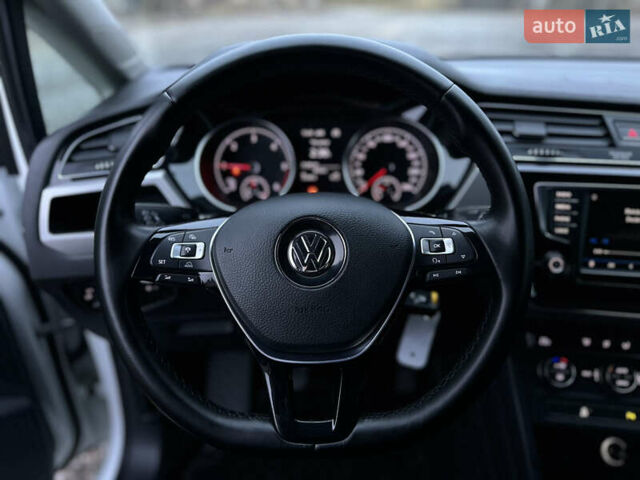 Белый Фольксваген Туран, объемом двигателя 1.6 л и пробегом 252 тыс. км за 14000 $, фото 26 на Automoto.ua
