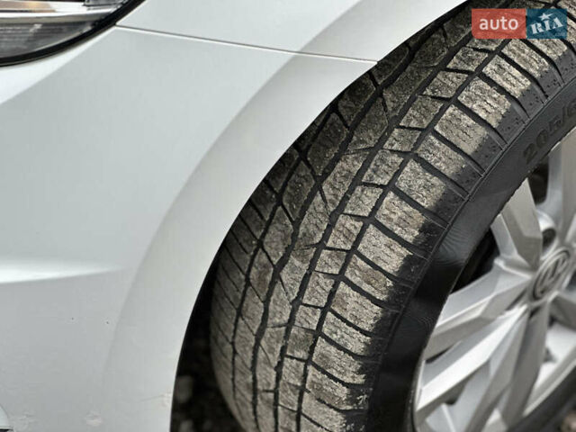 Белый Фольксваген Туран, объемом двигателя 1.6 л и пробегом 252 тыс. км за 14000 $, фото 12 на Automoto.ua