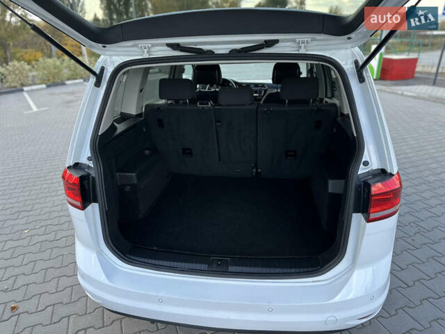 Белый Фольксваген Туран, объемом двигателя 1.6 л и пробегом 189 тыс. км за 15999 $, фото 48 на Automoto.ua