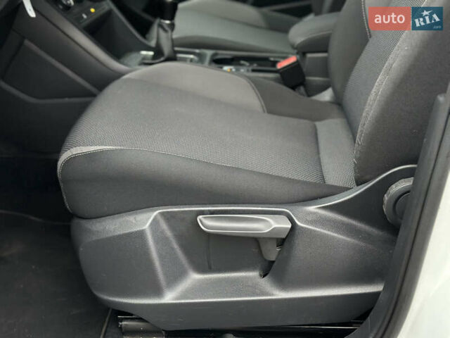 Белый Фольксваген Туран, объемом двигателя 1.6 л и пробегом 252 тыс. км за 14000 $, фото 24 на Automoto.ua