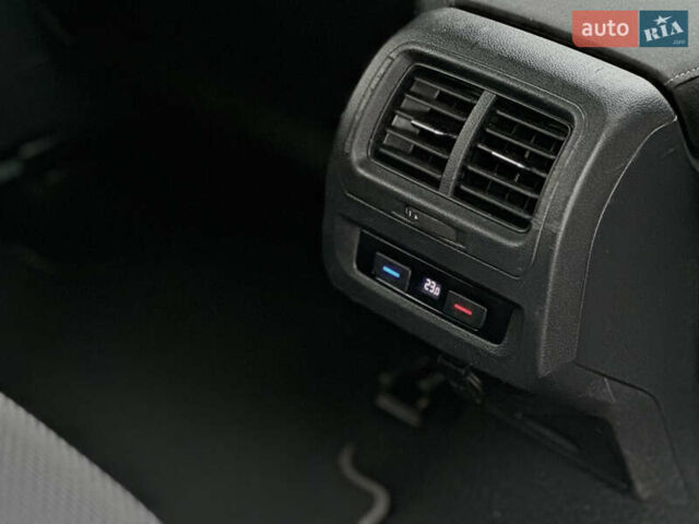 Белый Фольксваген Туран, объемом двигателя 1.6 л и пробегом 252 тыс. км за 14000 $, фото 54 на Automoto.ua