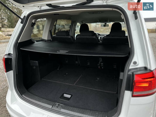 Белый Фольксваген Туран, объемом двигателя 1.6 л и пробегом 252 тыс. км за 14000 $, фото 62 на Automoto.ua